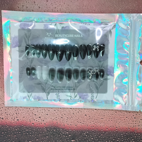 Beautycube Press On Nails And UV Nail Lamp - Picture 3 of 3